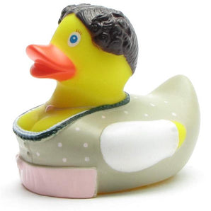 Badeente Zenzi mit pinker Schürze und Herzamulett