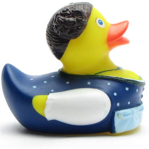 Badeente Zenzi mit blauer Schürze und Herzamulett