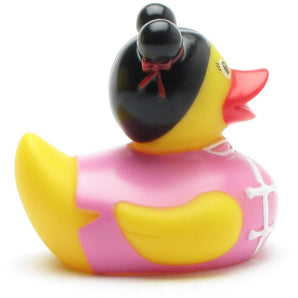 Badeente Chinesin mit Blume auf der Brust